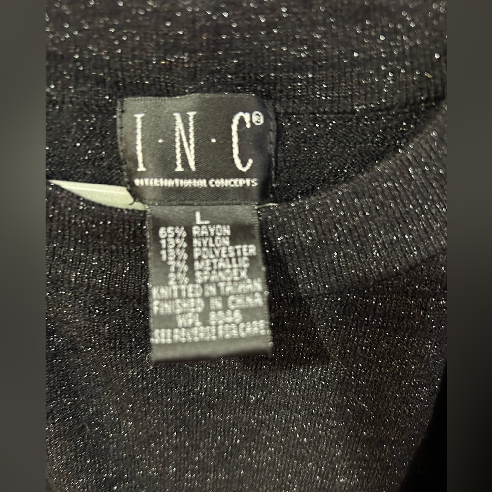 Large INC top - Picture 3 of 3